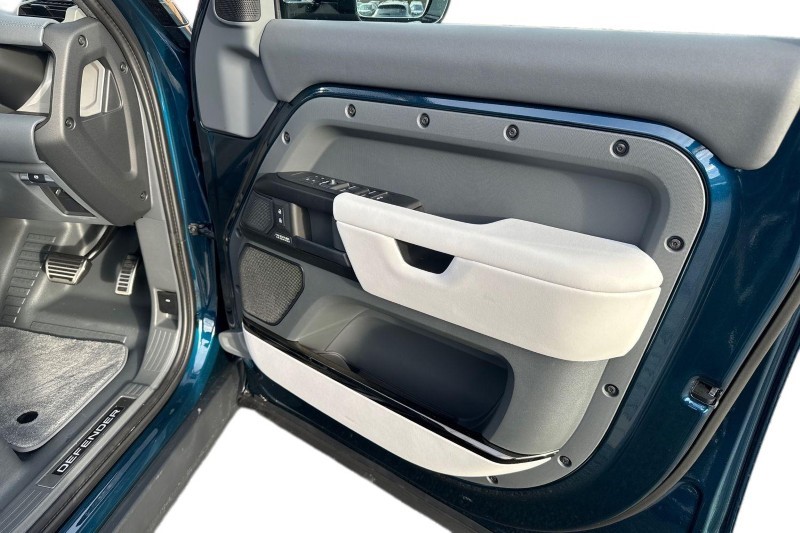  LAND ROVER DEFENDER 4.4 P635 Octa 110 5dr Auto 4945101