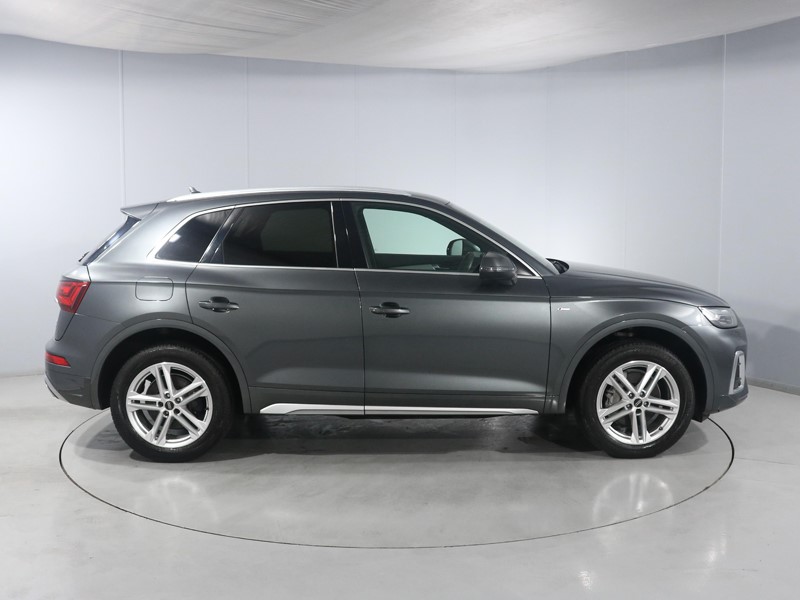 2020 (70) AUDI Q5 40 TDI Quattro S Line 5dr S Tronic 5964111