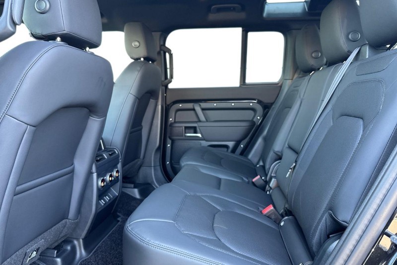  LAND ROVER DEFENDER 3.0 D250 X-Dynamic SE 110 5dr Auto 5359829