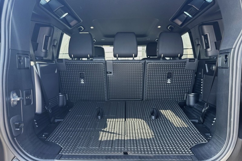  LAND ROVER DEFENDER 3.0 D250 X-Dynamic SE 110 5dr Auto 5359835