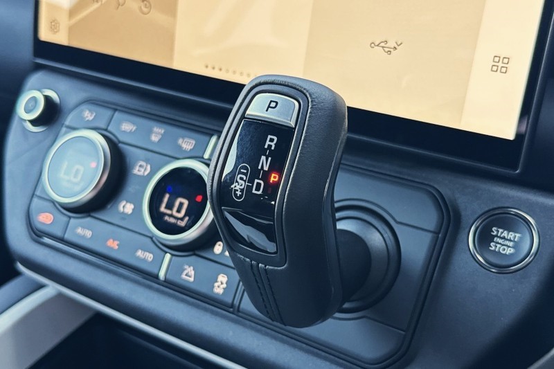  LAND ROVER DEFENDER 3.0 D250 X-Dynamic SE 110 5dr Auto 5359838