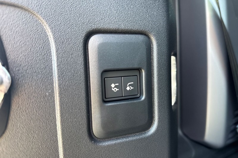  LAND ROVER DEFENDER 3.0 D250 X-Dynamic SE 110 5dr Auto 5359867