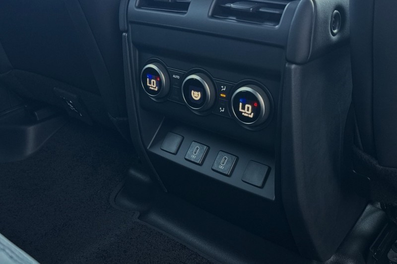  LAND ROVER DEFENDER 3.0 D250 X-Dynamic SE 110 5dr Auto 5359843