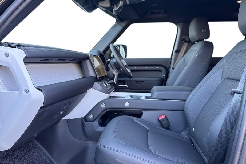  LAND ROVER DEFENDER 3.0 D250 X-Dynamic SE 110 5dr Auto 5359828