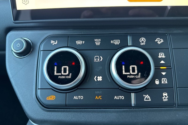  LAND ROVER DEFENDER 3.0 D250 X-Dynamic SE 110 5dr Auto 5359881