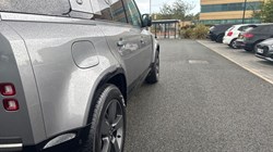 2024 (24) LAND ROVER DEFENDER 2.0 P400e X-Dynamic HSE 110 5dr Auto 4548250