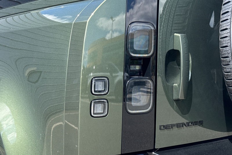  LAND ROVER DEFENDER 3.0 D250 X-Dynamic SE 110 5dr Auto 5479686
