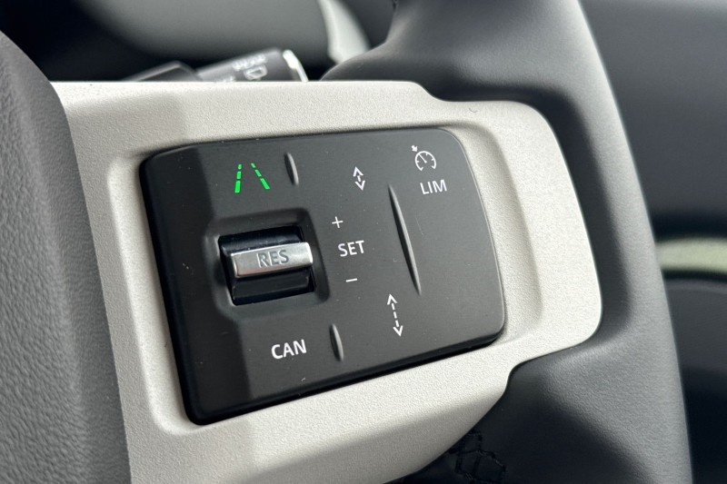  LAND ROVER DEFENDER 3.0 D250 X-Dynamic SE 110 5dr Auto 5479695