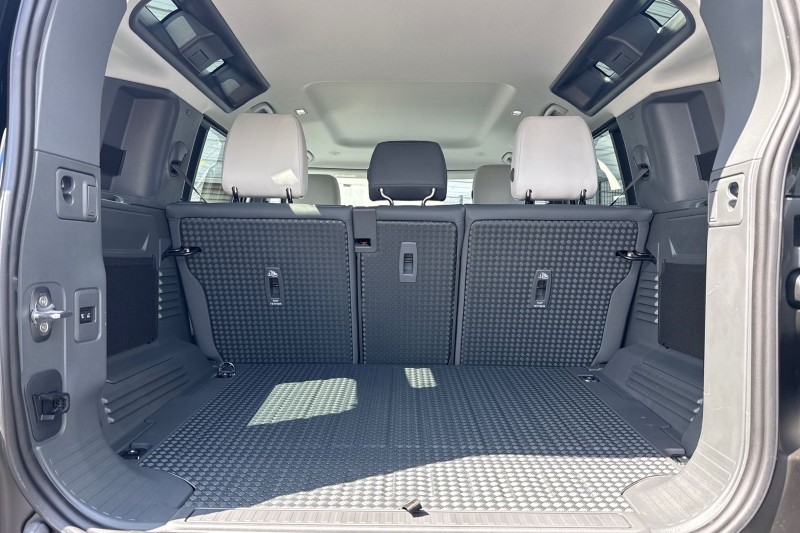  LAND ROVER DEFENDER 3.0 D250 X-Dynamic SE 110 5dr Auto 5479677