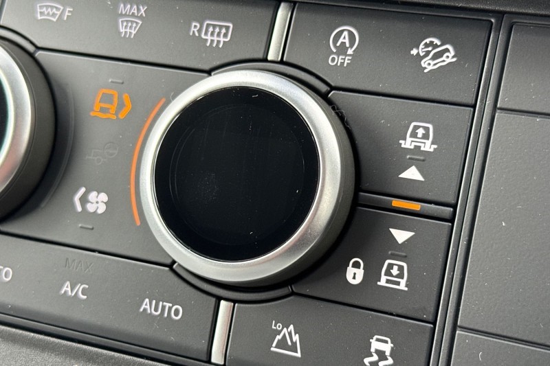  LAND ROVER DEFENDER 3.0 D250 X-Dynamic SE 110 5dr Auto 5479705