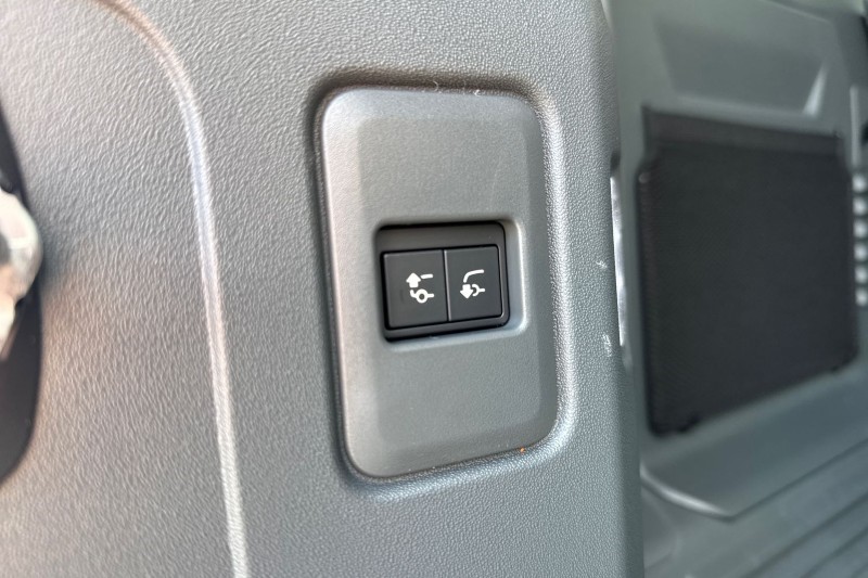  LAND ROVER DEFENDER 3.0 D250 X-Dynamic SE 110 5dr Auto 5479709