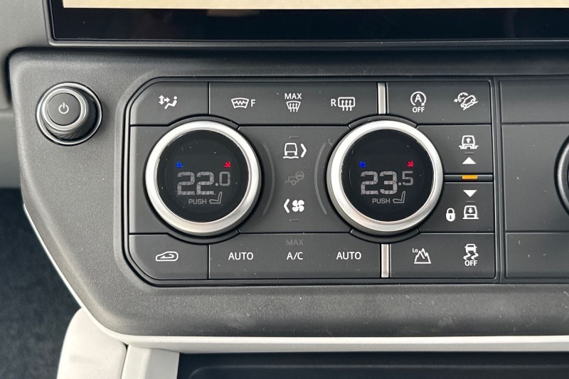  LAND ROVER DEFENDER 3.0 D250 X-Dynamic SE 110 5dr Auto 5479724