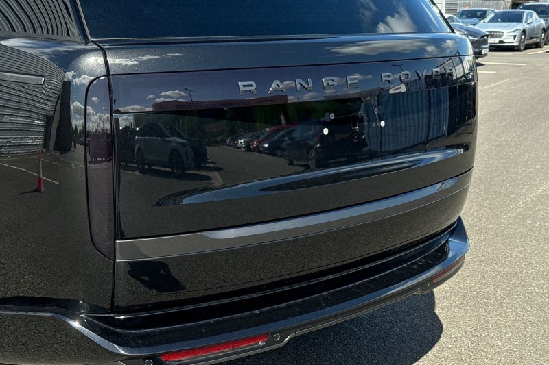  LAND ROVER RANGE ROVER 3.0 D300 SE 4dr Auto 5481031