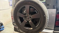 2021 (70) LAND ROVER DEFENDER 3.0 D250 X-Dynamic SE 110 5dr Auto 4578328