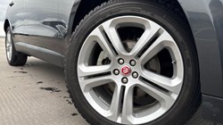 2020 (70) JAGUAR F-PACE 2.0d Portfolio 5dr Auto AWD 4676939