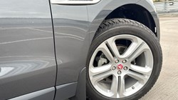 2020 (70) JAGUAR F-PACE 2.0d Portfolio 5dr Auto AWD 4676944