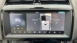 2020 (70) JAGUAR F-PACE 2.0d Portfolio 5dr Auto AWD 4676931
