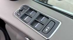 2020 (70) JAGUAR F-PACE 2.0d Portfolio 5dr Auto AWD 4676920