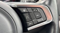 2020 (70) JAGUAR F-PACE 2.0d Portfolio 5dr Auto AWD 4676926