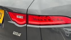 2020 (70) JAGUAR F-PACE 2.0d Portfolio 5dr Auto AWD 4676942