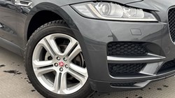 2020 (70) JAGUAR F-PACE 2.0d Portfolio 5dr Auto AWD 4676937