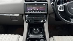 2020 (70) JAGUAR F-PACE 2.0d Portfolio 5dr Auto AWD 4676911