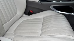 2020 (70) JAGUAR F-PACE 2.0d Portfolio 5dr Auto AWD 4676922