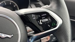 2022 (72) JAGUAR E-PACE 1.5 P300e R-Dynamic SE 5dr Auto 4676977
