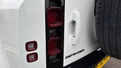 2022 (72) LAND ROVER DEFENDER 3.0 D300 X-Dynamic HSE 110 5dr Auto 4670439