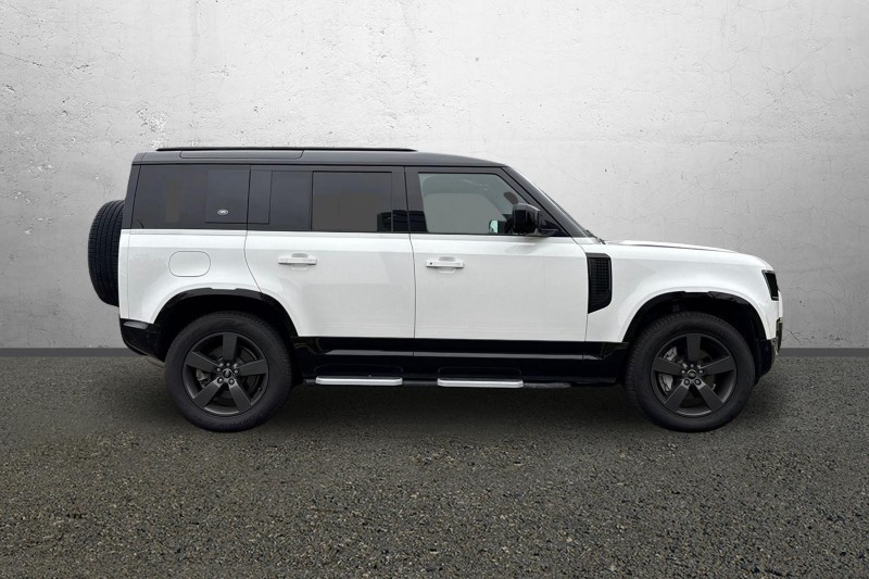 2022 (72) LAND ROVER DEFENDER 3.0 D300 X-Dynamic HSE 110 5dr Auto 4670425