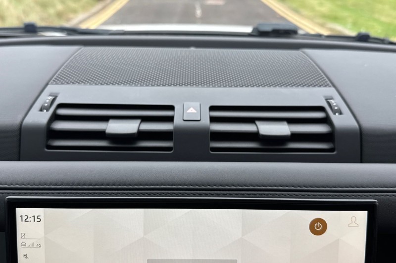 2022 (72) LAND ROVER DEFENDER 3.0 D300 X-Dynamic HSE 110 5dr Auto 4670450