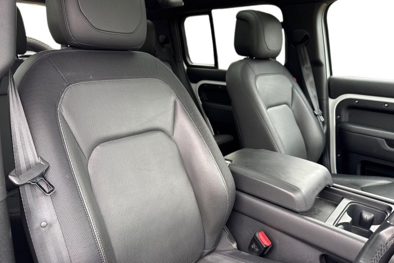 2022 (72) LAND ROVER DEFENDER 3.0 D300 X-Dynamic HSE 110 5dr Auto 4670445