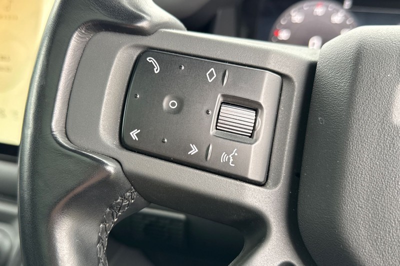 2022 (72) LAND ROVER DEFENDER 3.0 D300 X-Dynamic HSE 110 5dr Auto 4670446