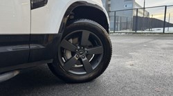 2022 (72) LAND ROVER DEFENDER 3.0 D300 X-Dynamic HSE 110 5dr Auto 4803378