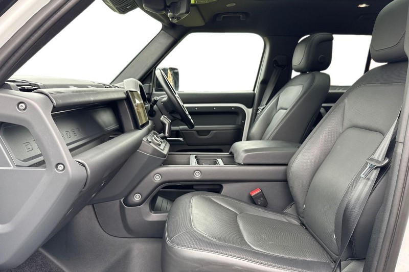 2022 (72) LAND ROVER DEFENDER 3.0 D300 X-Dynamic HSE 110 5dr Auto 4670423