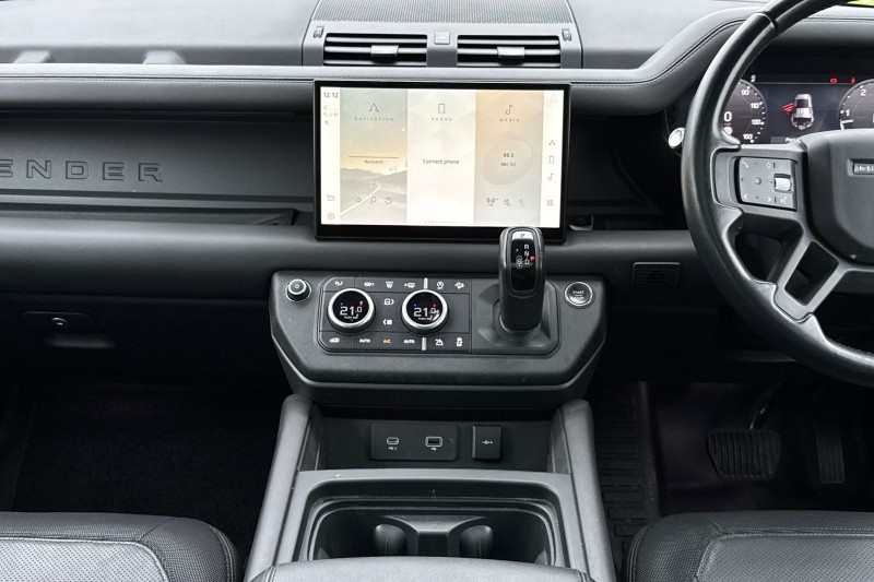 2022 (72) LAND ROVER DEFENDER 3.0 D300 X-Dynamic HSE 110 5dr Auto 4670434