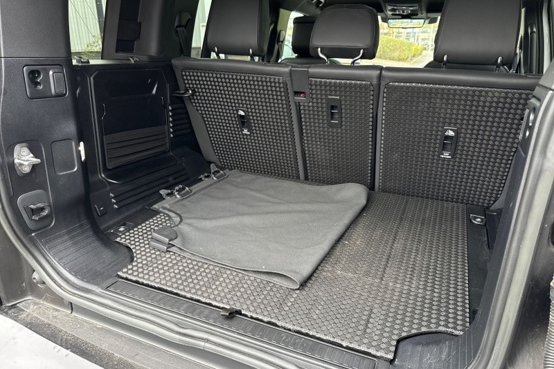 2022 (72) LAND ROVER DEFENDER 3.0 D300 X-Dynamic HSE 110 5dr Auto 4670452