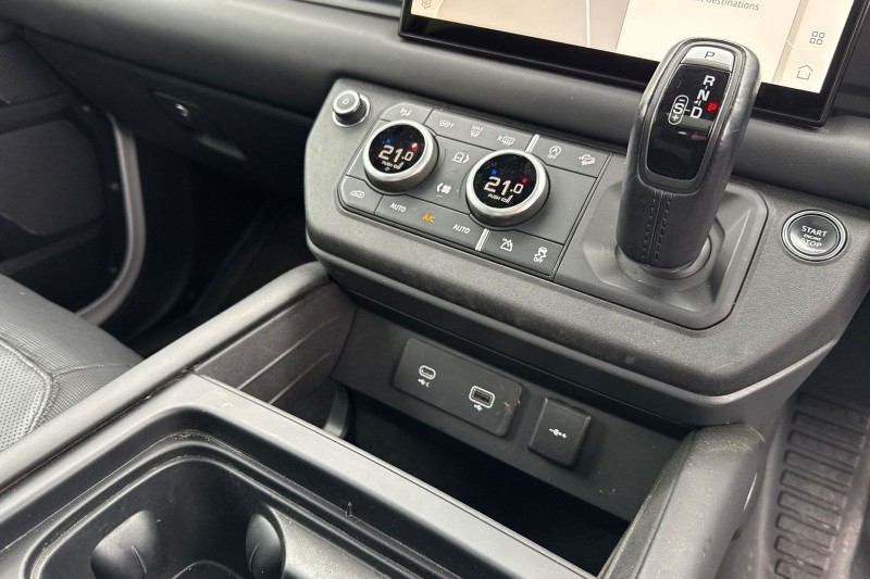 2022 (72) LAND ROVER DEFENDER 3.0 D300 X-Dynamic HSE 110 5dr Auto 4670433