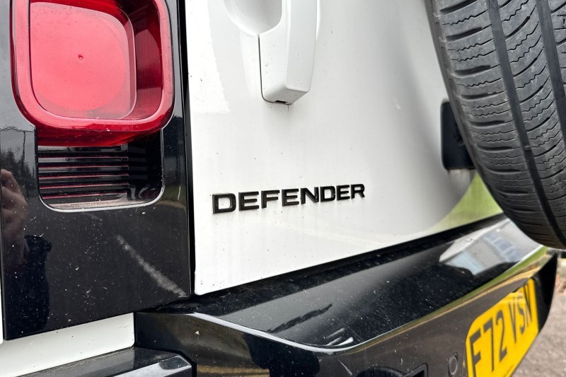 2022 (72) LAND ROVER DEFENDER 3.0 D300 X-Dynamic HSE 110 5dr Auto 4670457