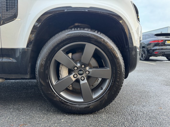 2022 (72) LAND ROVER DEFENDER 3.0 D300 X-Dynamic HSE 110 5dr Auto 4803375