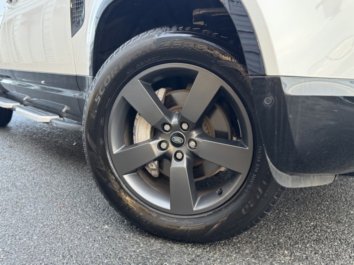 2022 (72) LAND ROVER DEFENDER 3.0 D300 X-Dynamic HSE 110 5dr Auto 4803377