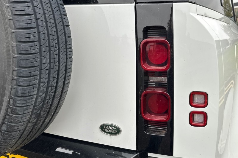 2022 (72) LAND ROVER DEFENDER 3.0 D300 X-Dynamic HSE 110 5dr Auto 4670458