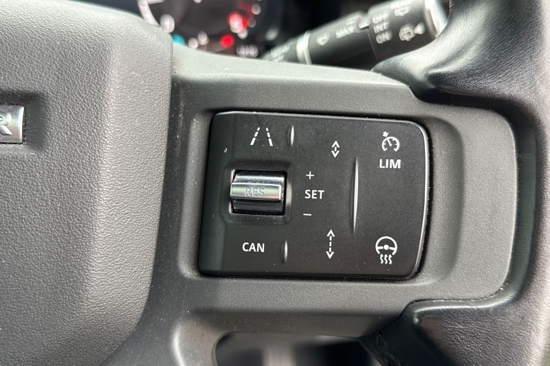 2022 (72) LAND ROVER DEFENDER 3.0 D300 X-Dynamic HSE 110 5dr Auto 4670447