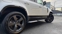 2022 (72) LAND ROVER DEFENDER 3.0 D300 X-Dynamic HSE 110 5dr Auto 4803379