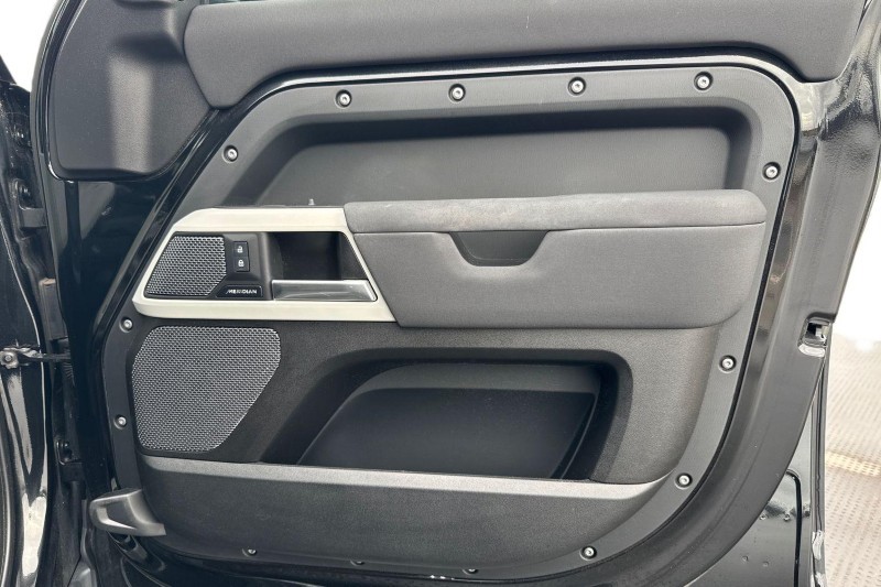 2022 (72) LAND ROVER DEFENDER 3.0 D250 SE 110 5dr Auto 4805271