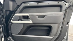 2022 (72) LAND ROVER DEFENDER 3.0 D250 SE 110 5dr Auto 4735399