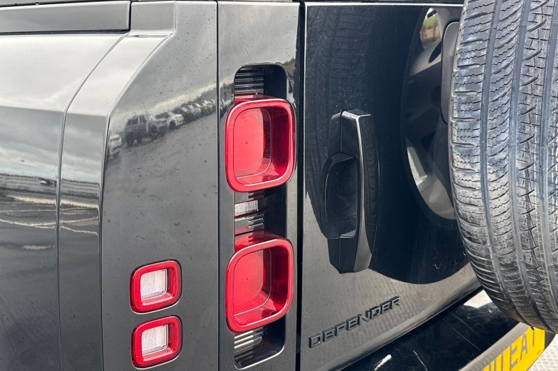 2022 (72) LAND ROVER DEFENDER 3.0 D250 SE 110 5dr Auto 4805268