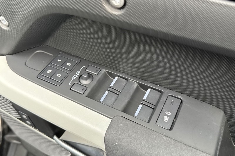 2022 (72) LAND ROVER DEFENDER 3.0 D250 SE 110 5dr Auto 4805272