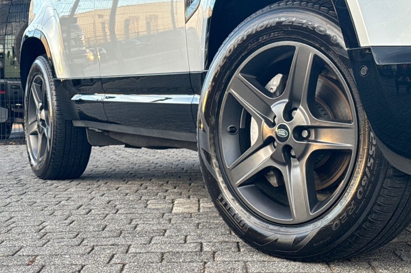 2024 (24) LAND ROVER DEFENDER 3.0 D300 X-Dynamic SE 110 5dr Auto 4820241