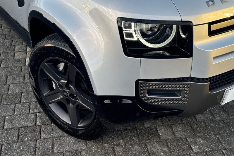 2024 (24) LAND ROVER DEFENDER 3.0 D300 X-Dynamic SE 110 5dr Auto 4820239